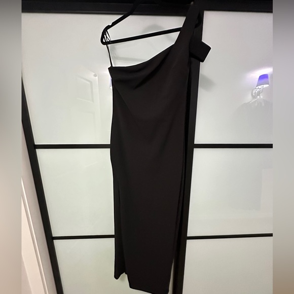 Betsy & Adam black one shoulder evening gown - Picture 3 of 4